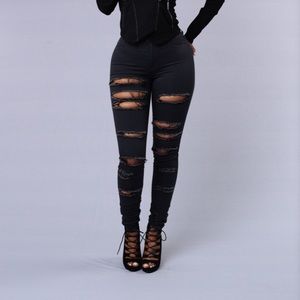 FASHION NOVA Ripped Jeans. Size 11